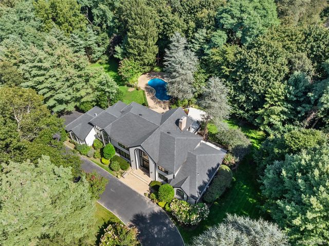 3 Rock Hill Lane, Brookville, NY 11545