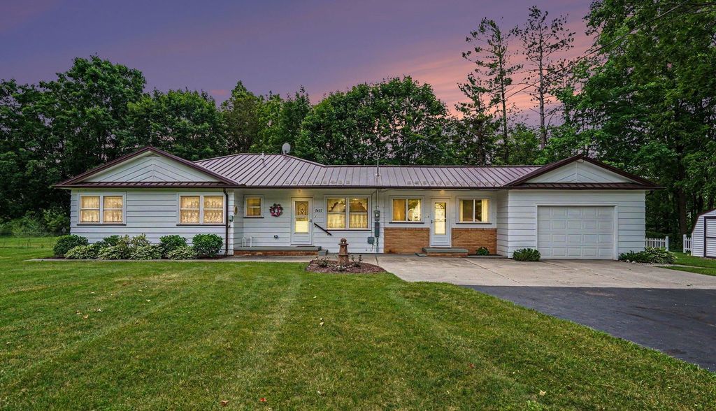 7427 Luella Street, Hale, MI 48739