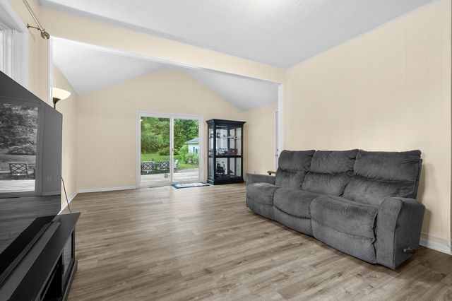 1222 Lakeway Avenue, Kalamazoo, MI 49001