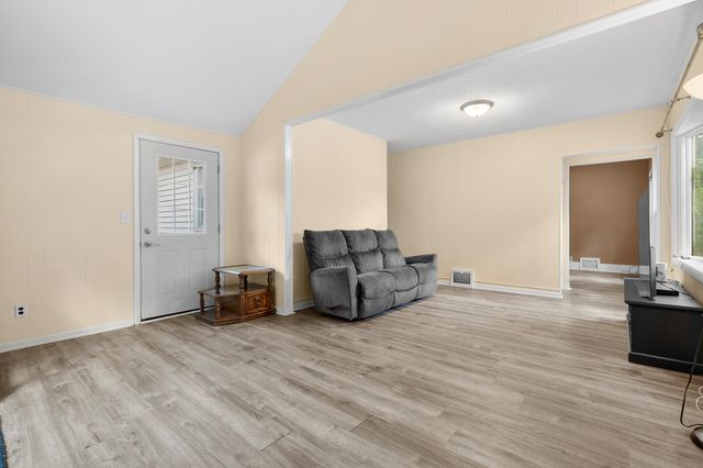 1222 Lakeway Avenue, Kalamazoo, MI 49001