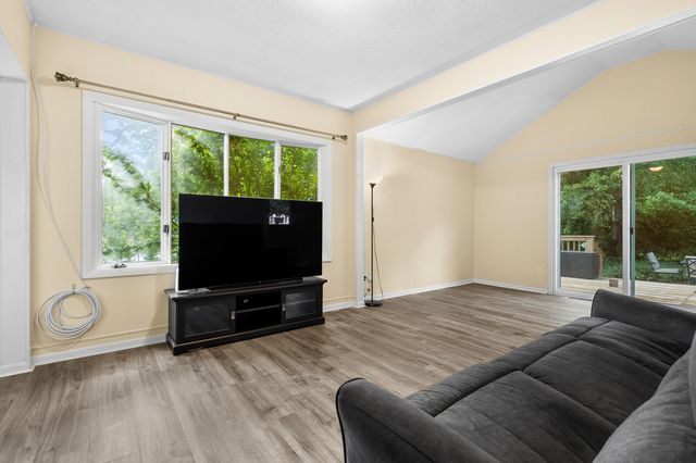 1222 Lakeway Avenue, Kalamazoo, MI 49001