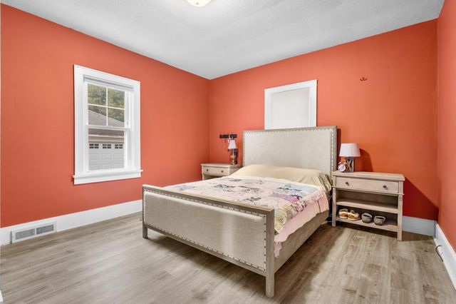 1222 Lakeway Avenue, Kalamazoo, MI 49001