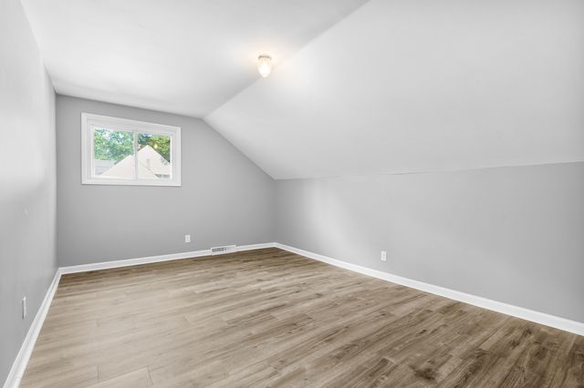 1222 Lakeway Avenue, Kalamazoo, MI 49001