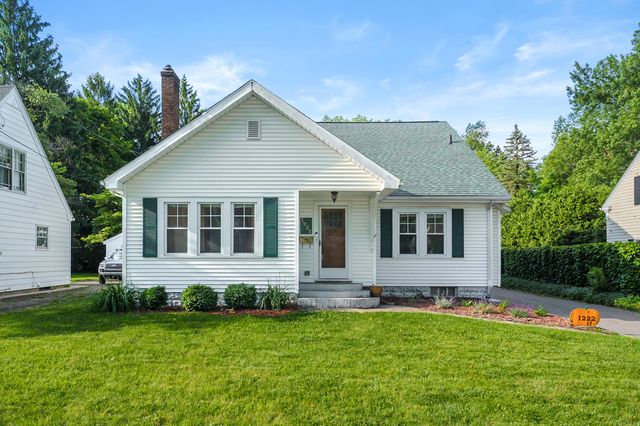 1222 Lakeway Avenue, Kalamazoo, MI 49001