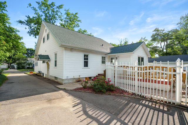 1222 Lakeway Avenue, Kalamazoo, MI 49001