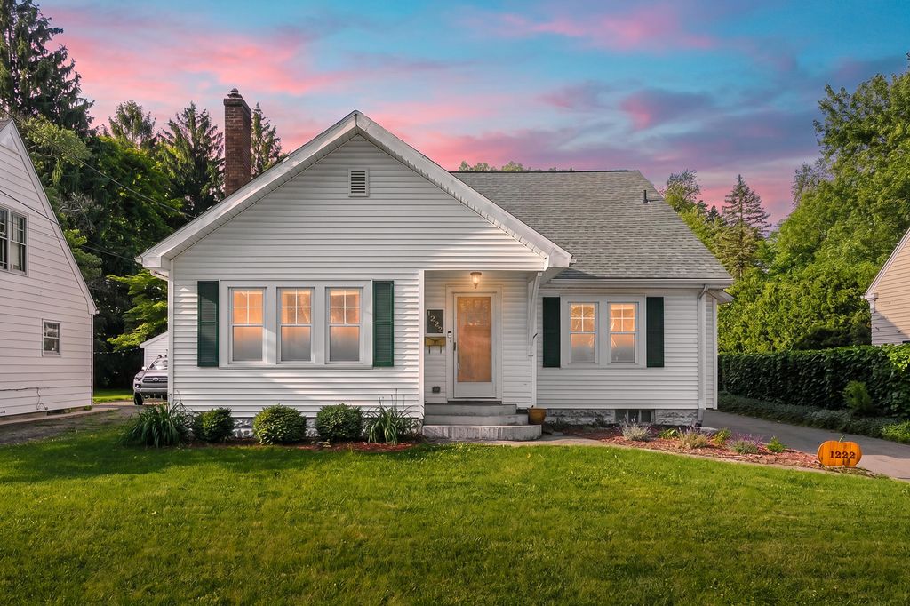 1222 Lakeway Avenue, Kalamazoo, MI 49001