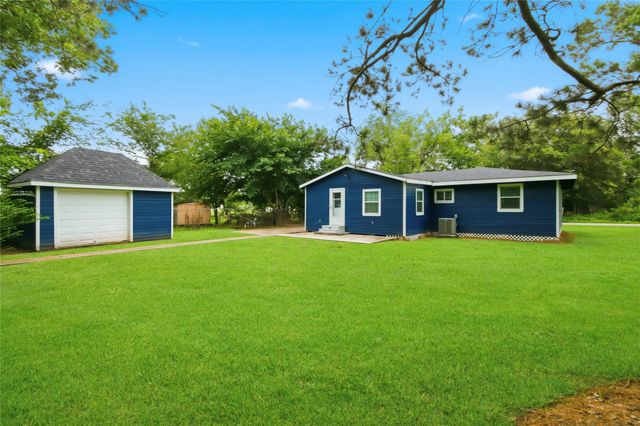 40 County Road 183, Liberty, TX 77575