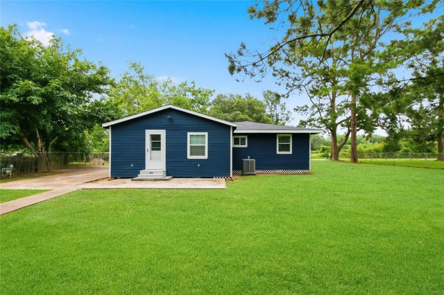 40 County Road 183, Liberty, TX 77575