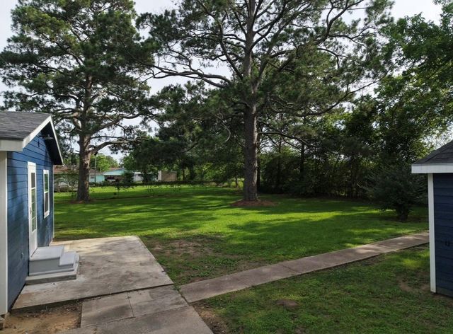 40 County Road 183, Liberty, TX 77575