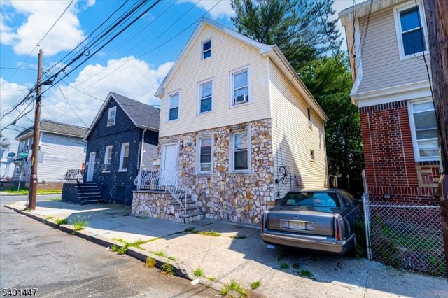 64 Willoughby St, Newark City, NJ 07112