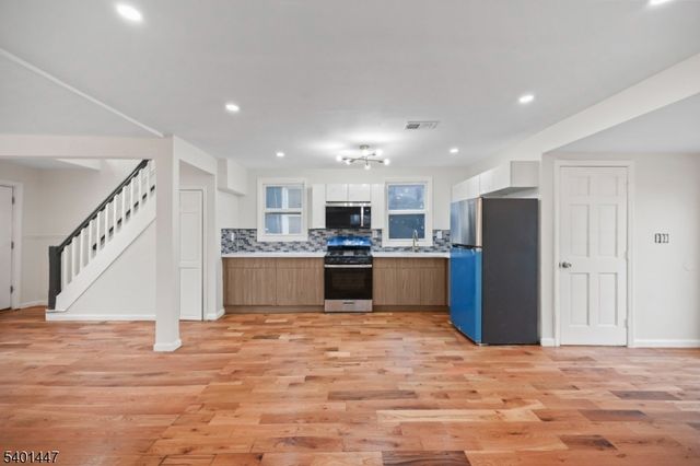 64 Willoughby St, Newark City, NJ 07112