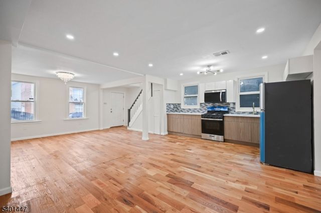 64 Willoughby St, Newark City, NJ 07112