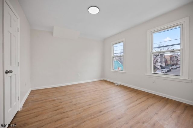 64 Willoughby St, Newark City, NJ 07112