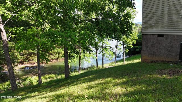 1366 Paradise Lane, Dandridge, TN 37725