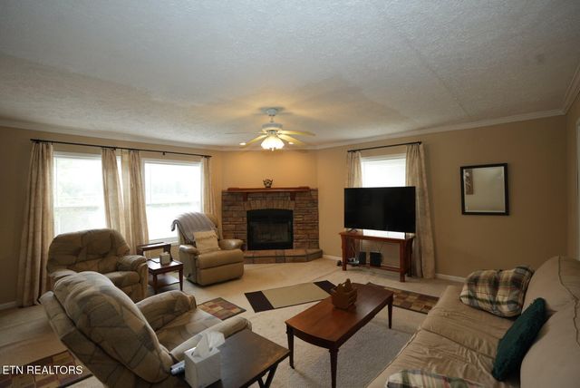 1366 Paradise Lane, Dandridge, TN 37725