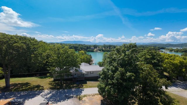 1366 Paradise Lane, Dandridge, TN 37725