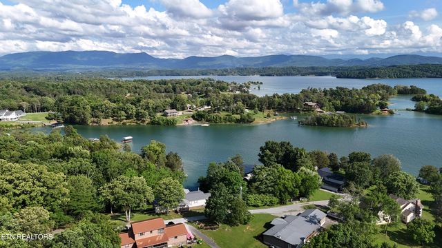 1366 Paradise Lane, Dandridge, TN 37725