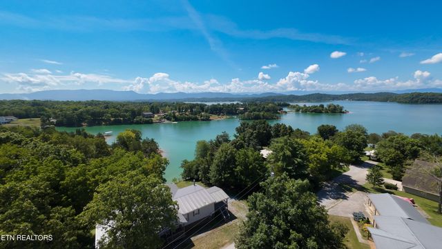 1366 Paradise Lane, Dandridge, TN 37725
