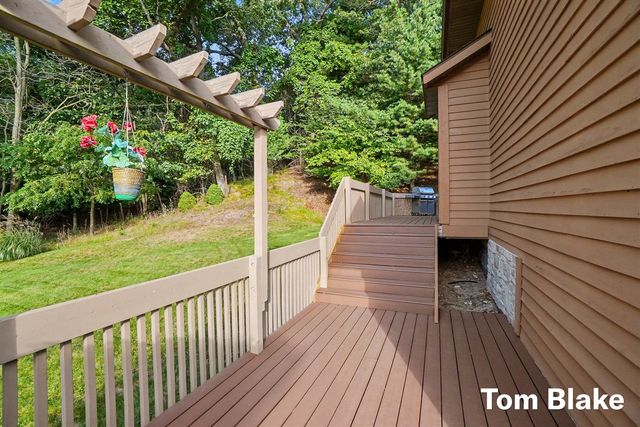 2335 Bluffton Avenue, Muskegon, MI 49441