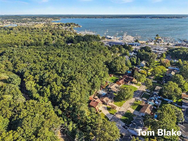 2335 Bluffton Avenue, Muskegon, MI 49441