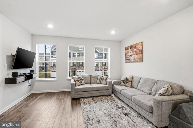 20 SISTERS FARMSTEAD RD, Mount Laurel, NJ 08054