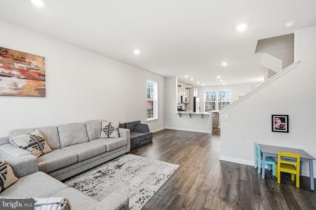 20 SISTERS FARMSTEAD RD, Mount Laurel, NJ 08054