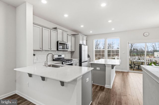 20 SISTERS FARMSTEAD RD, Mount Laurel, NJ 08054