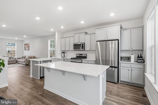 20 SISTERS FARMSTEAD RD, Mount Laurel, NJ 08054