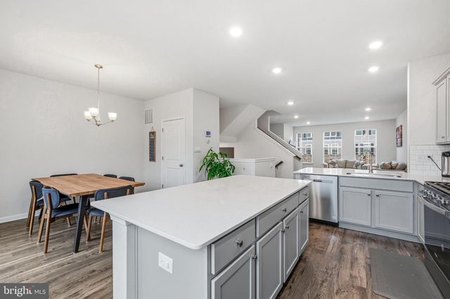 20 SISTERS FARMSTEAD RD, Mount Laurel, NJ 08054