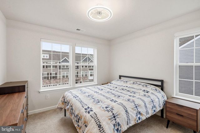 20 SISTERS FARMSTEAD RD, Mount Laurel, NJ 08054