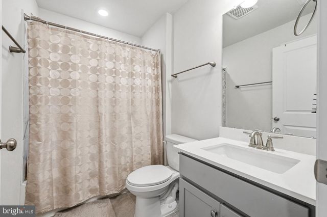 20 SISTERS FARMSTEAD RD, Mount Laurel, NJ 08054