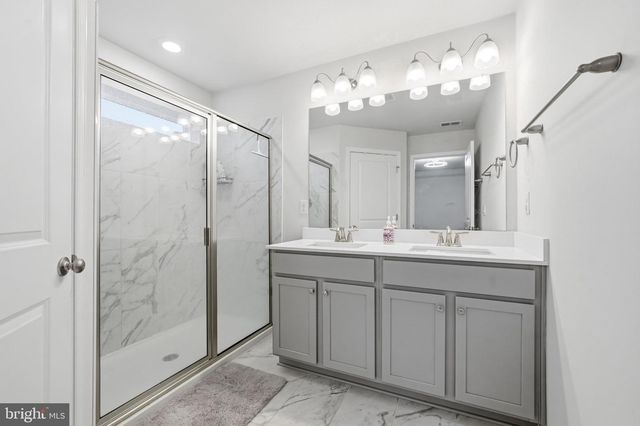 20 SISTERS FARMSTEAD RD, Mount Laurel, NJ 08054