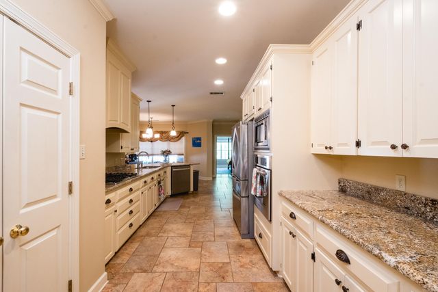 204 Fair Oaks Drive, Bryant, AR 72022