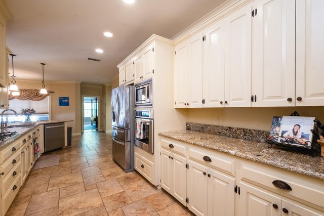 204 Fair Oaks Drive, Bryant, AR 72022