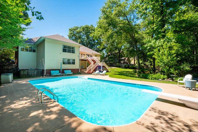 204 Fair Oaks Drive, Bryant, AR 72022