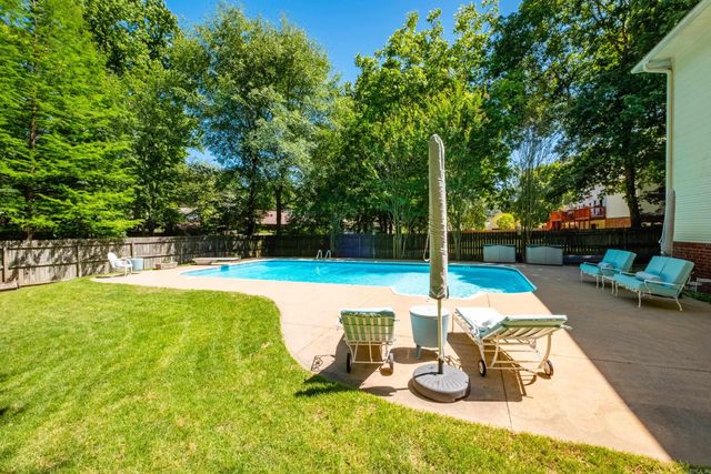 204 Fair Oaks Drive, Bryant, AR 72022