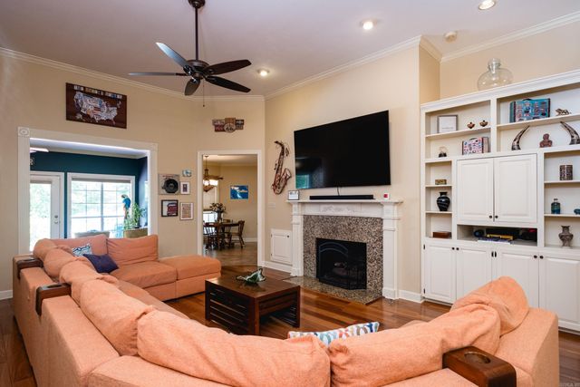 204 Fair Oaks Drive, Bryant, AR 72022