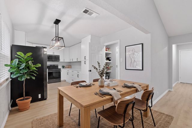 2013 Pebblecreek Drive, Cleburne, TX 76033