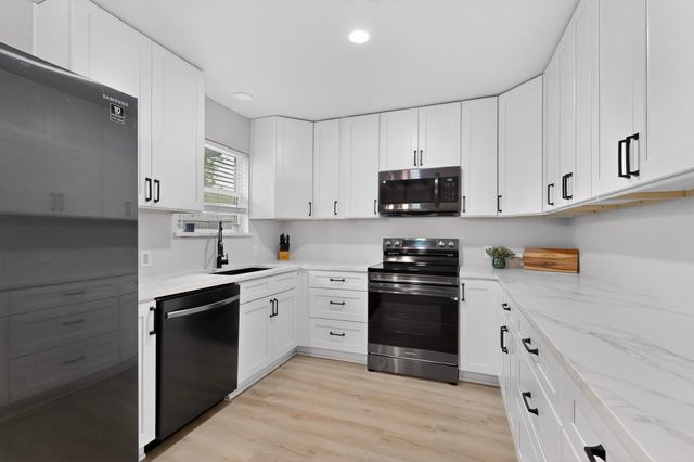 2013 Pebblecreek Drive, Cleburne, TX 76033