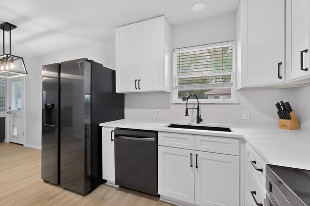 2013 Pebblecreek Drive, Cleburne, TX 76033