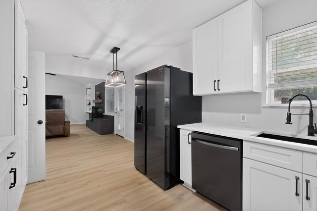 2013 Pebblecreek Drive, Cleburne, TX 76033