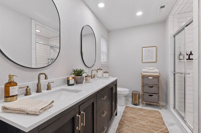 2013 Pebblecreek Drive, Cleburne, TX 76033