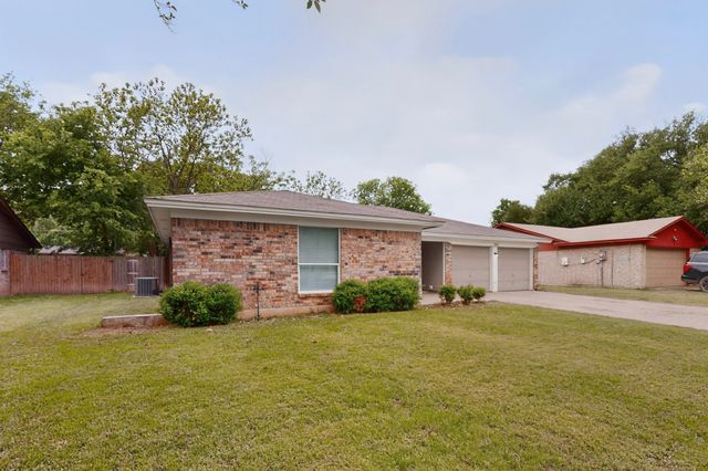 2013 Pebblecreek Drive, Cleburne, TX 76033