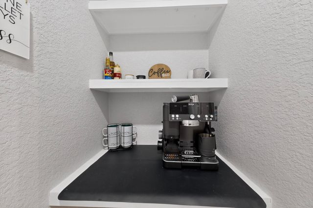 2013 Pebblecreek Drive, Cleburne, TX 76033