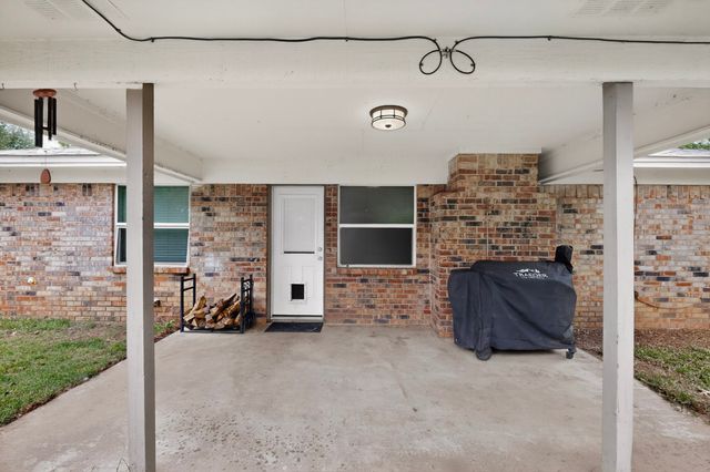 2013 Pebblecreek Drive, Cleburne, TX 76033