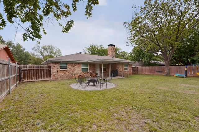 2013 Pebblecreek Drive, Cleburne, TX 76033