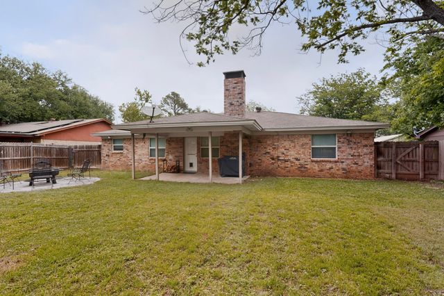 2013 Pebblecreek Drive, Cleburne, TX 76033