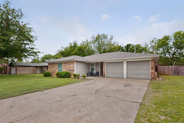 2013 Pebblecreek Drive, Cleburne, TX 76033