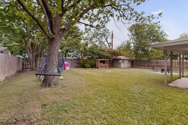 2013 Pebblecreek Drive, Cleburne, TX 76033