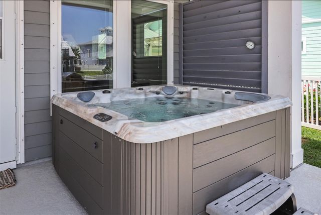 5125 Allen Cay Drive, Texas City, TX 77590